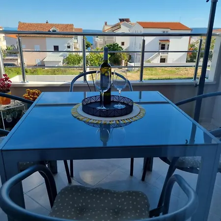Dineva Daire Trogir